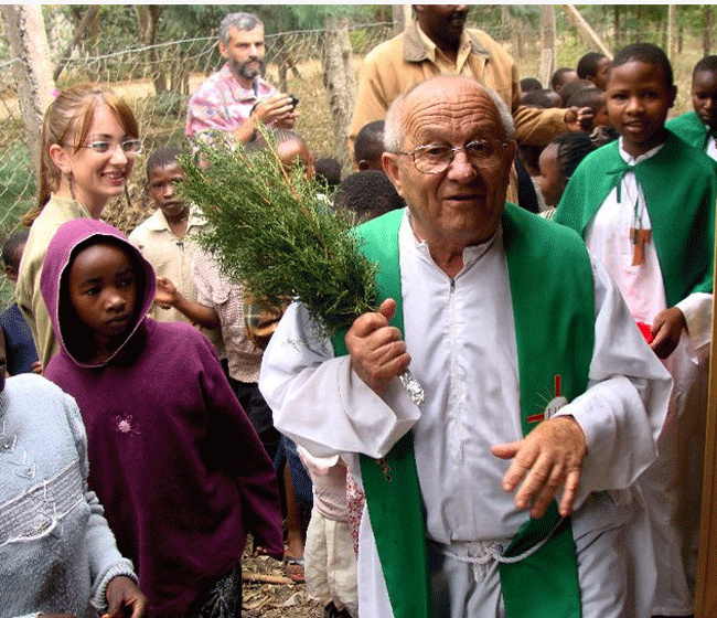 Don Ennio impegnato nelle missioni in Kenia e in Tanzania