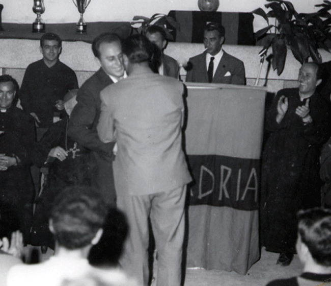 Don Ennio alla festa dedicata ai ragazzi dell'Adriatica squadra Campione d'Italia CSI 1964