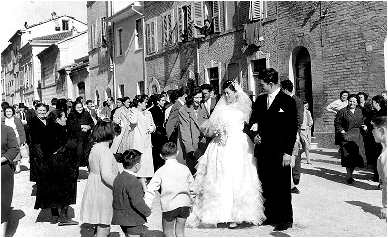 IL VICOLO FESTEGGIA LA SPOSA