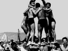 FOTO 311: PIRAMIDE UMANA