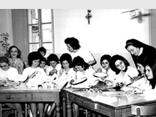 FOTO 561: LABORATORIO DI RICAMO