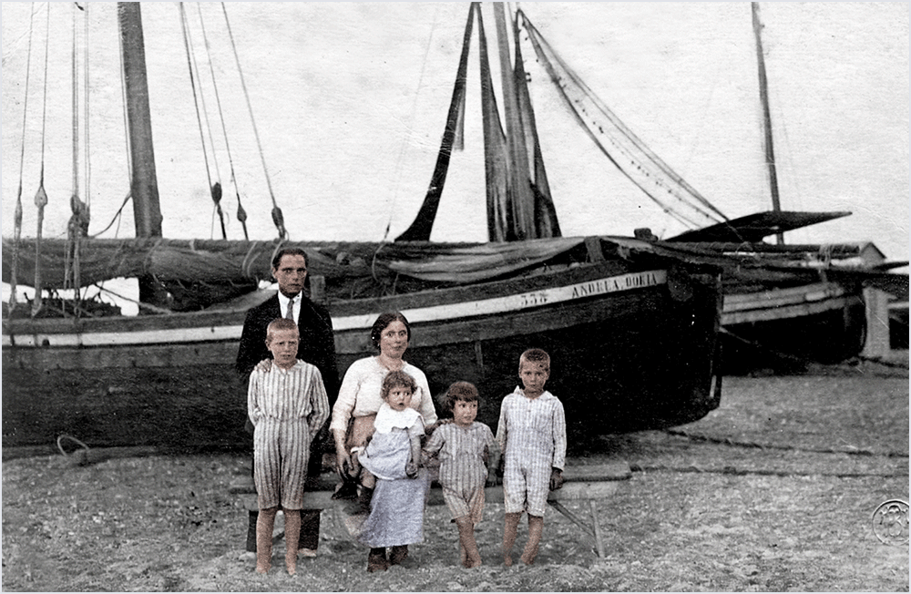 RITRATTO DI FAMIGLIA IN SPIAGGIA